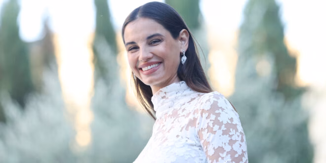 Francesca Chillemi finalmente felice: dopo la paura, Smeralda ora è a casa: «Bella come la mamma, vivace come il papà» - immagine