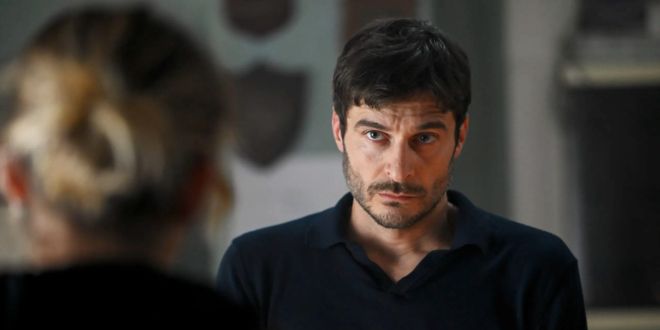 Lino Guanciale torna in tv e racconta del suo passato: «Dovevo fare il medico, come papà»