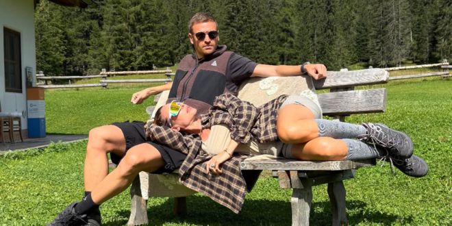 Fuga d’amore sulle Dolomiti per Ilary Blasi e Bastian prima del ritorno in tv. Ma le nozze potrebbero slittare