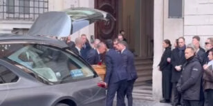 Valentino Garavani, l’arrivo della salma alla camera ardente