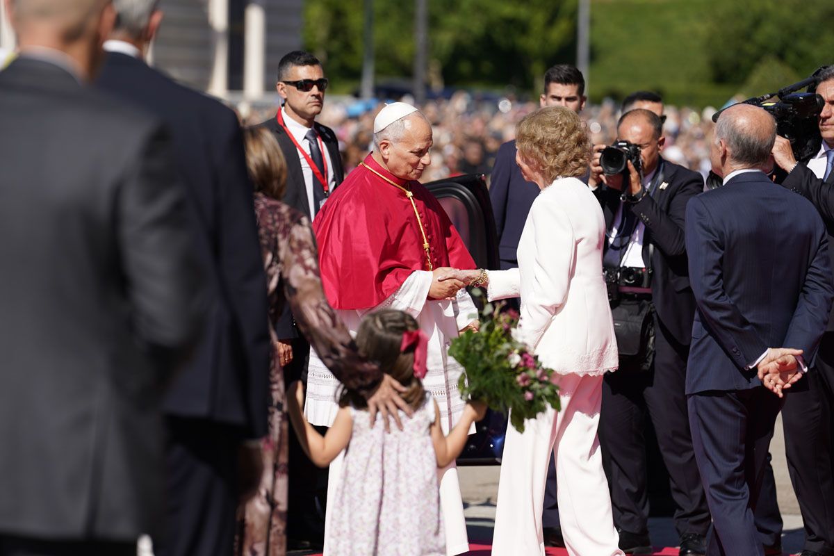 Queen Sofia greets Pope Leone When the preghiera davanti alla patron saint, the Pope has deposited on his foot the Rose d'Oro, a personal richness and eccezionale with whom i Papi honored the images of the Vergini (IPA)