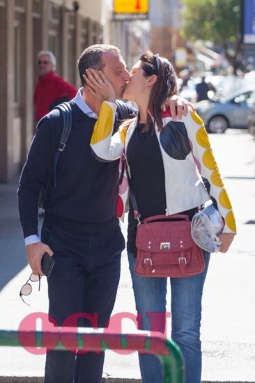 Amadeus con la moglie Giovanna Civitillo: un bacio tira l’altro – FOTO ESCLUSIVE