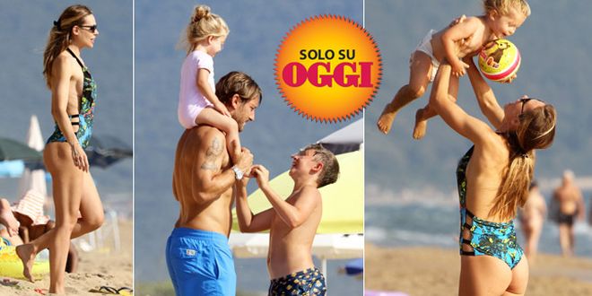 Ilary Blasi e Francesco Totti al mare con i figli: sono loro la famiglia più bella dell’estate (agli sgoccioli) – ESCLUSIVO