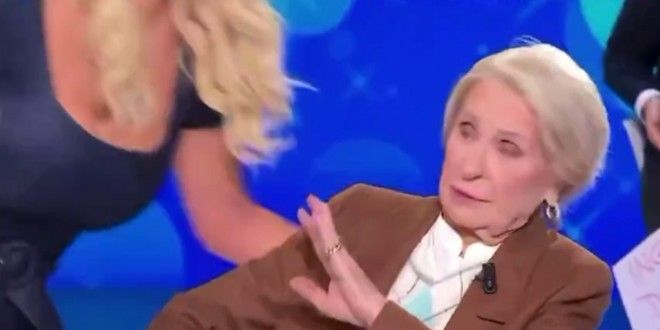 Valeria Marini, il ‘gelo’ con la madre in diretta tv