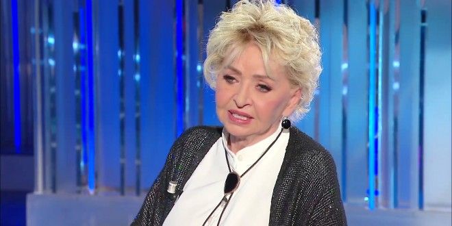 Enrica Bonaccorti e il tumore: «Sono in un limbo, ho fatto radio e chemio e ora mi diranno se devo continuare»