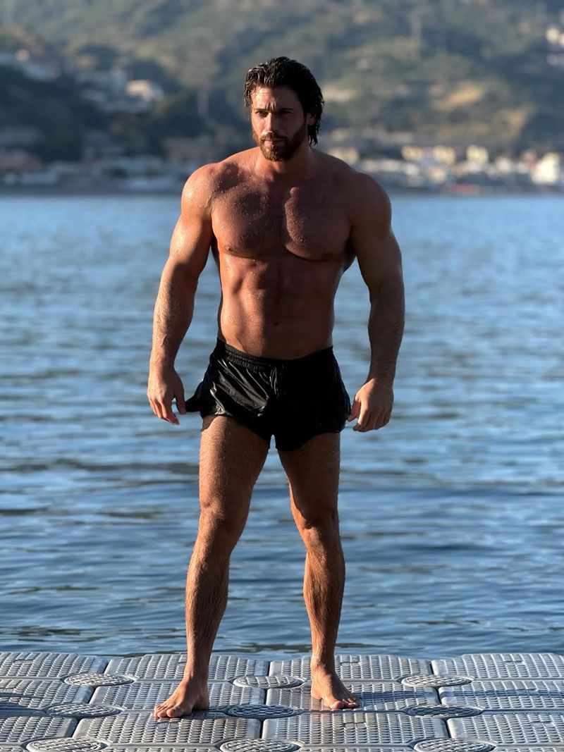 Can Yaman awarded at the 72nd Taormina Film Fest 2026. A bit of relaxation between sun and sea (Instagram)