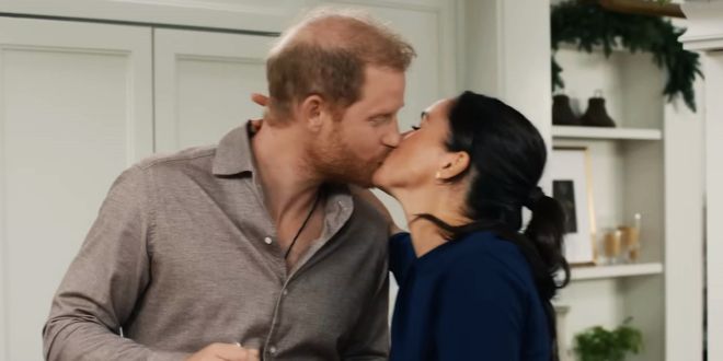 Harry e Meghan, la mossa disperata per tornare a Londra: «Pronti a scuse pubbliche»