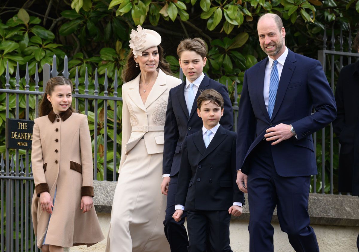 The English royal family gathers for the Easter table at St. George's Chapel in Windsor, with any gathering... William d'Inghilterra with moglie Kate Middleton and figlis Charlotte, George and Louis d'Inghilterra (Ipa)