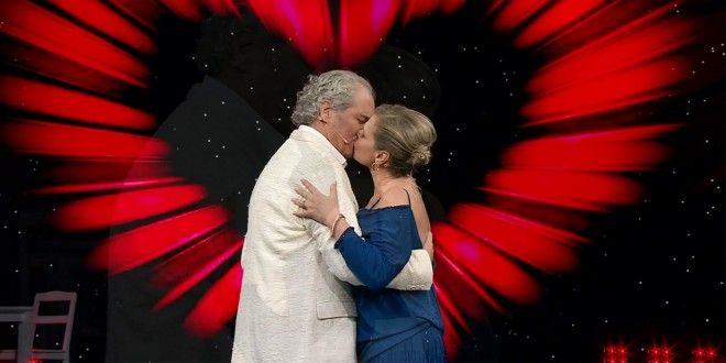 Simona Ventura e Giovanni Terzi, che bacio a Ballando!