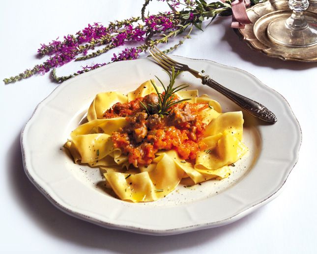 Pappardelle con zucca e salsiccia