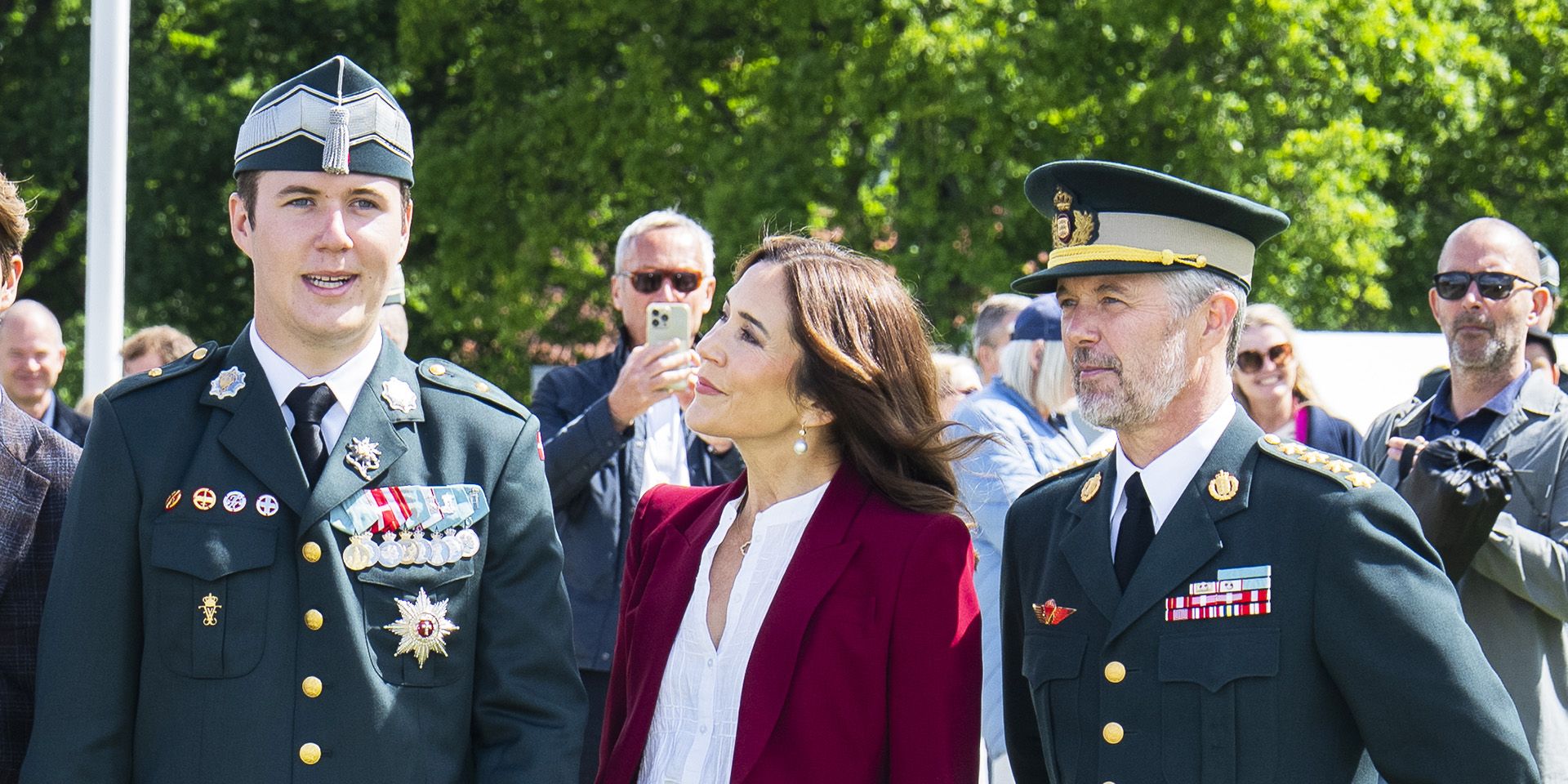 Christian of Denmark becomes second lieutenant and completes his training as an officer 