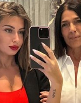 Elisa Esposito, la madre: "Onlyfans? Meglio che lavorare 8 ore". Video
