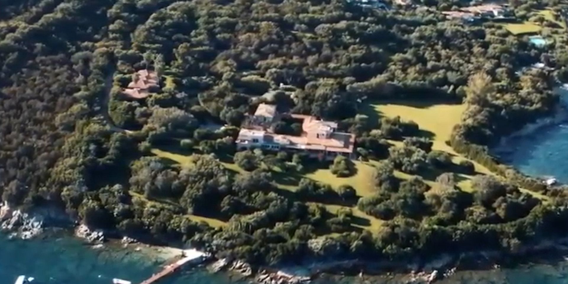 The images from above of Villa Certosa