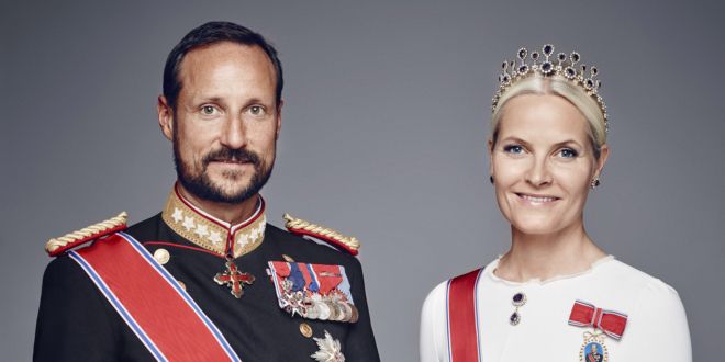 Haakon VIII, chi è il nuovo re norvegese: meticoloso e un po’ filosofo, avrebbe voluto fare il surfista
