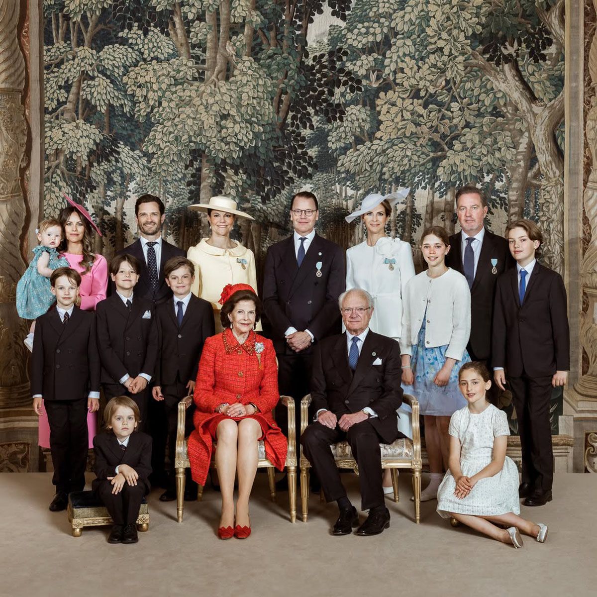 Festa grande a Stoccolma per le nozze d'oro di Carl Gustaf e Silvia di Svezia: daytime celebrations with passeggiata in carrozza e Brief crociera sui canali di Stoccolma. And, to follow, the gala concert and the private dinner at the Palazzo Reale with the entire Riunita royal family (Instagram)