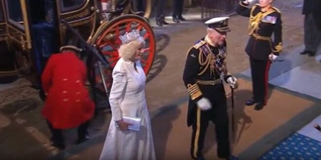 Carlo d’Inghilterra arriva al Parlamento inglese per il King’s Speech