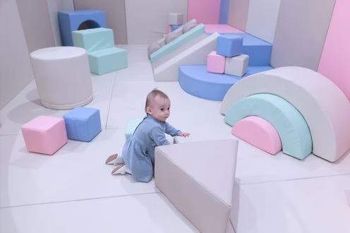 Victoire e Constance Ducruet, le dolci nipotine di Stephanie di Monaco, inaugurano il giardino d’infanzia di mamma Marie. Guarda le foto