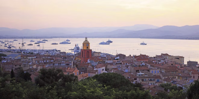 Negli scenari da sogno di The White Lotus, dalle Hawaii a Saint-Tropez - immagine