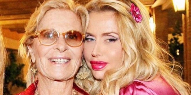 Valeria Marini, la mamma Gianna Orrù è ancora arrabbiata: «Non doveva andare in giro a raccontare la nostra storia»