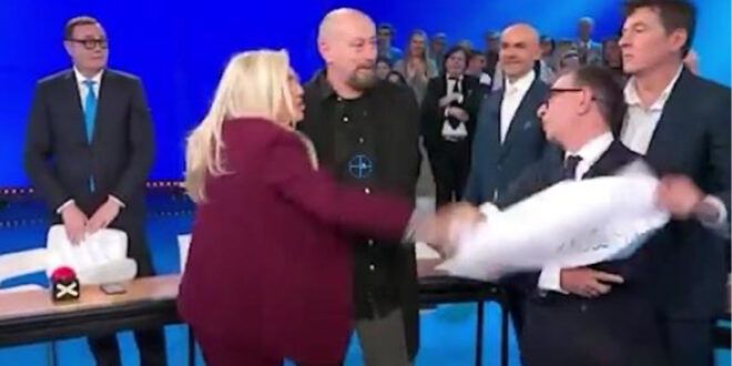 Mara Venier sbotta contro Teo Mammuccari: «Tu sei un pirla perché non capisci i momenti»