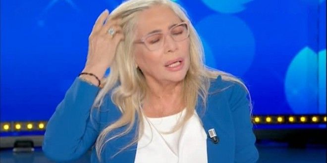 Mara Venier, rivelazione in diretta: «Ho un problema, la maculopatia. Finito Domenica In mi opero»