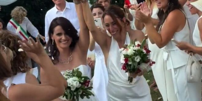 Francesca Vecchioni sposa la compagna, la felicità di papà Roberto
