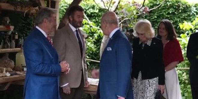 Carlo d’Inghilterra, l’incontro con David Beckham al Chelsea flower show