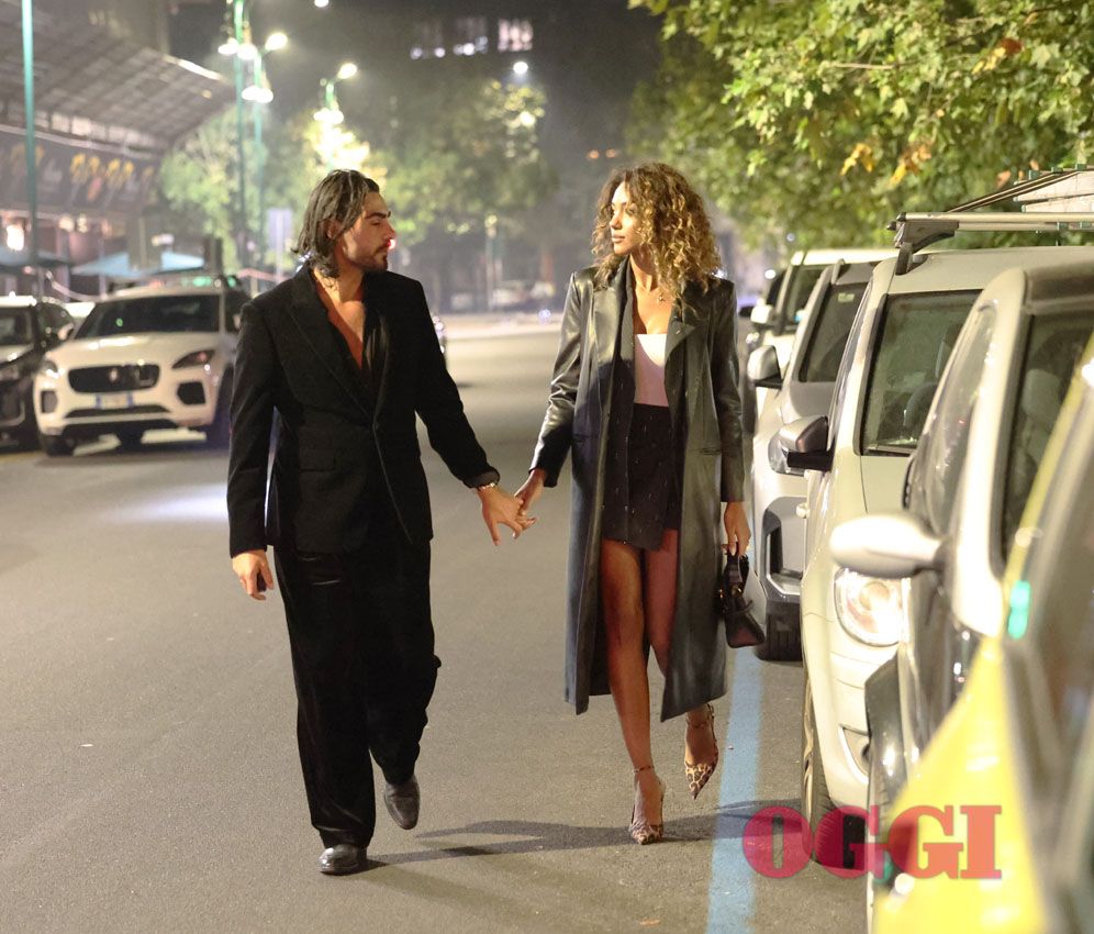 samira-lui-e-il-compagno-luigi-punzo-una-romantica-serata-mano-nella