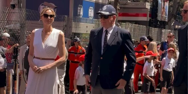 Charlène Wittstock in bianco conquista al GP di Monaco